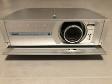 Sanyo LCD Home Theater Beamer Projektor Z1X inkl. Fernbedienung