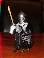 Ritter zu Pferd - schwarzer