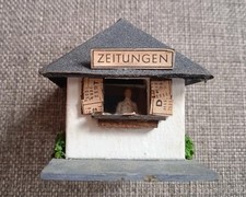 Preiser Nr. 501 Zeitungskiosk H0 50er Jahre  Holzfigur