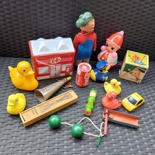 Konvolut antik Spielzeug- Schusterjunge-Wackelpuppe-Ratsche-Tröte-Klick-Klack -