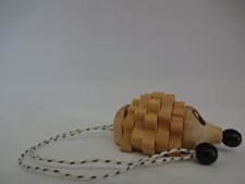 Holzspielzeug / Beweglicher Igel