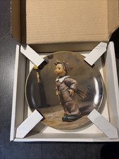 M.J. Hummel  Sammelteller Porzellan 19cm Ø , "Im Fassnachtskostüm" (01)