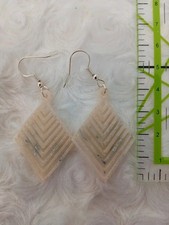 Ein Paar Ohrringe Handmade