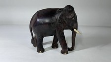 Handgeschnitzter Elefant aus