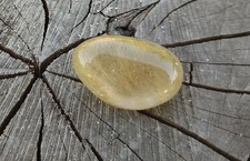 Rutil-Quarz ,Brasilien, aus meiner Sammlung.Trommelstein.