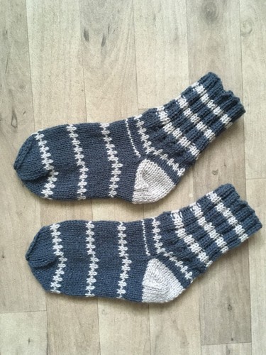 Selbst gestrickte wollsocken - selbst,