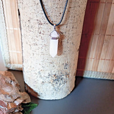 Halskette Anhänger Quarz Natur Edelstein Spitze Chakra Obelisk (187)