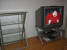 2 schöne zeitlose Glas-Metall-Racks / -Regale TV Phono Musikanlage