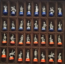 Schachspiel "Schlacht bei Waterloo" Holzbrett und -schatulle, mit Zinnfiguren