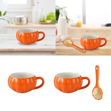 Süße kreative Kürbistasse