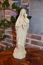 alte Gipsfigur, weiße Madonna