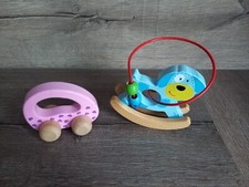 Baby Greifling Activity  Holzspielzeug 2er Set bunt Goki Auto rosa Hund Kugeln