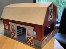 Schleich Scheune, Reitstall, Pferdeanhänger & ca. 30 Pferde, inklusive Zubehör