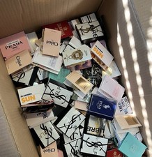 24x Damen Parfum Proben