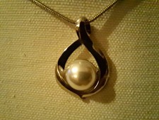silberfarbene Kette Halskette Länge 81 cm neu runder Anhänger mit Perle