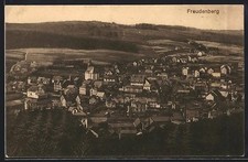 AK Freudenberg / Siegerland, Ortsansicht mit Kirche und umliegender Landschaft 