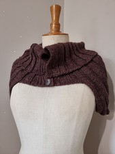 SARAH PACINI: KRAGENABDECKUNG