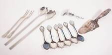 Konvolut alte Besteckteile teils versilbert u. toll verziert Vorlegeteile Löffel