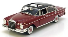 REVELL MERCEDES 300SE 1:18