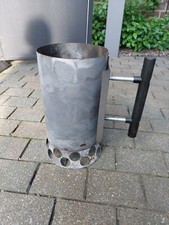 Anzündkamin zum schnellen Anzünden von Grillkohle und Briketts