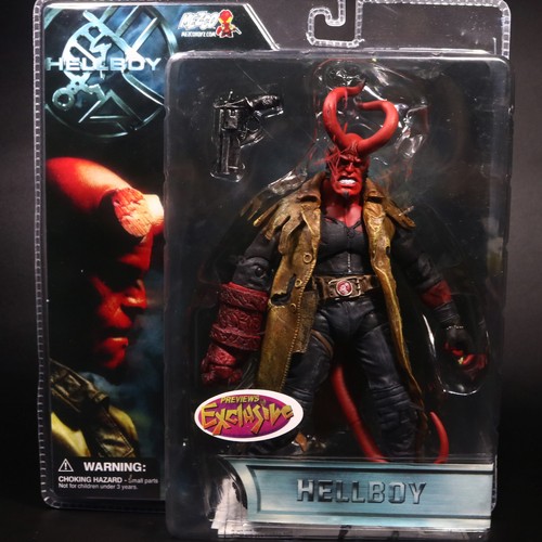 Mezco hellboy battle damaged - mezco,