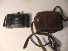 alter Fotoapparat , Beltica , mit Ledertasche
