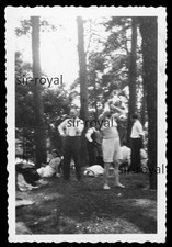 Mann trägt BH Büstenhalter -