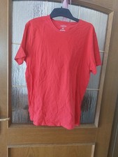 Schönes rotes Shirt T-Shirt