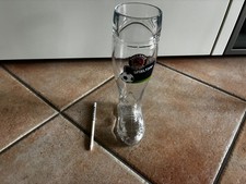Paulaner Bierstiefel  als Fußballschuh mit Stollen  Tafel und Stift