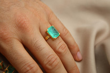 Natürlicher blauer Paraiba Turmalin Ring Handarbeit Smaragdschliff Gold Finish