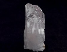 Zartrosa Danburit Kristall aus