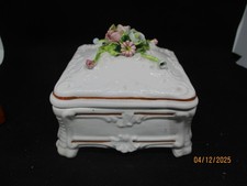 Schatulle Porzellan aus