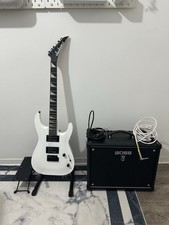 Jackson JS22 DKA + Boss Katana 50 MkII – Wie neu –
