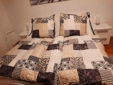 Polsterbett weiss mit Elektronischer Verstellung, Höhe 62 cm Grösse 180 mal 200 