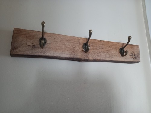 Kleiderhaken auf holz - kleiderhaken,