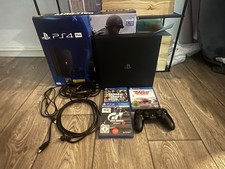 Sony PlayStation 4 Pro, 1 TB, Schwarz Controller 3 Spiele