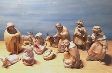 Pema Krippe Set Hl Familie, Drei Könige, Hirten etc. 12cm Krippe, farbig lasiert