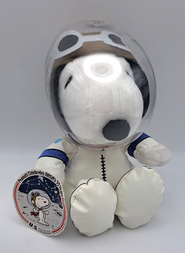 Hallmark peanuts celebrates - peanuts,