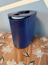 Tupperware Eiskönig Preludio Eiswürfelbehälter dunkelblau.