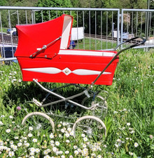 Original Vintage Puppenwagen Kunstleder rot aus 1974/1975