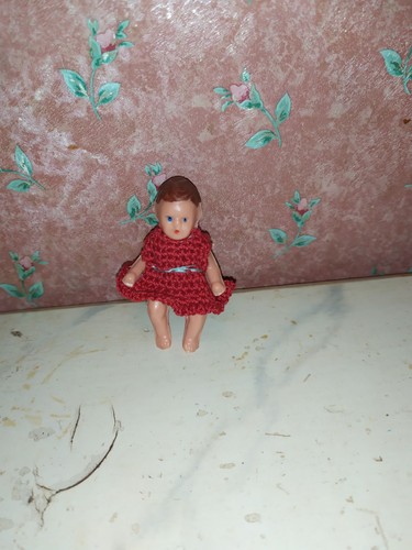 Winzige alte puppe ari - ,
