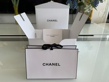 Chanel Festliche Papier