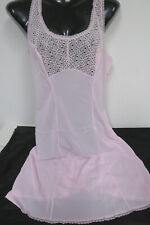 Zauberhafter Unterrock mit Spitze  zartes Flieder Größe 44 ***F33