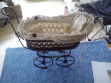 Antiker Puppenwagen aus