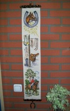 Fertiger Stickbild Pferde Motive Wandbehang Dänemark 97cm mit Messingbeschläge