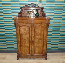 antikes Vertiko mit Aufsatz