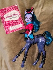 Monster High Doll Avea Trotter Fatale Freaky Fusion Basic Puppe