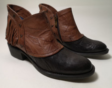 Stiefelette schwarz-braun mit