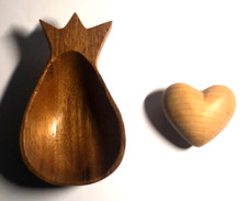 Holzschale, sakral,   Rhön,  1949 + Handschmeichler (Holz-Herz) von 1972,  TOP !