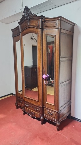 Kleiderschrank